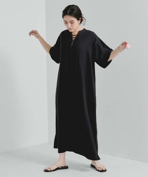 le cercle ADAM ET ROPE'(ルセルクルアダムエロペ)の「レースアップカフタンワンピース(ワンピース・レディース・ブラック/ブルー系その他4/ベージュ・FREE)」の5枚目の写真