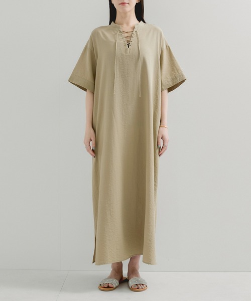 le cercle ADAM ET ROPE'(ルセルクルアダムエロペ)の「レースアップカフタンワンピース(ワンピース・レディース・ブラック/ブルー系その他4/ベージュ・FREE)」の11枚目の写真
