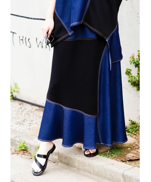 OSMOSIS（オズモーシス）の「切替フレアースカート（スカート・レディース・ブラック/ブルー・ONE SIZE）」の2枚目の写真
