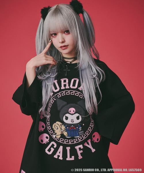 GALFY(ガルフィー)の「【GALFY/ガルフィー】×【KUROMI/クロミ】みんな大好きボンディングBIG TEE(Tシャツ/カットソー・メンズ・パープル/オフホワイト/ブラック・L/XL)」の1枚目の写真