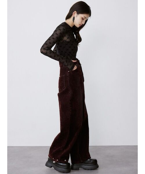 MURUA(ムルーア)の「フロッキーバレルレッグデニム【セット販売対象】(デニムパンツ・レディース・グレー/ブラック/ボルドー・1/2)」の7枚目の写真