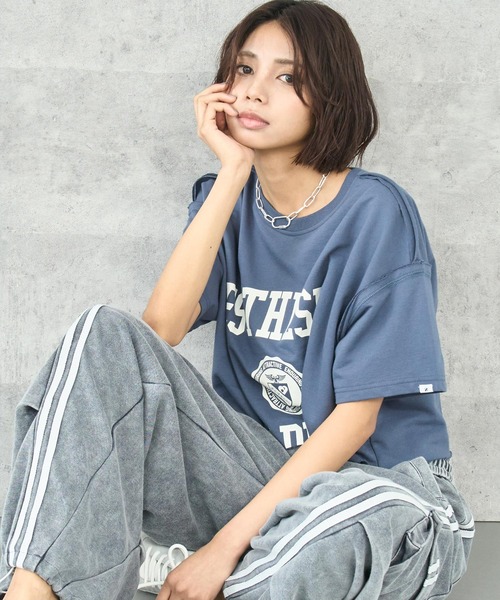 ANAP(アナップ)の「ミニ裏毛カレッジロゴ クロップドTシャツ(Tシャツ/カットソー・レディース・ネイビー/ライトグレー/イエロー・FREE)」の3枚目の写真