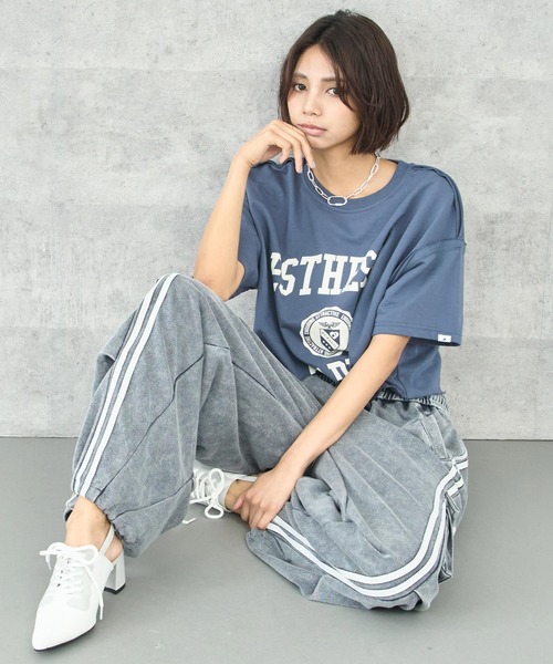 ANAP(アナップ)の「ミニ裏毛カレッジロゴ クロップドTシャツ(Tシャツ/カットソー・レディース・ネイビー/ライトグレー/イエロー・FREE)」の12枚目の写真