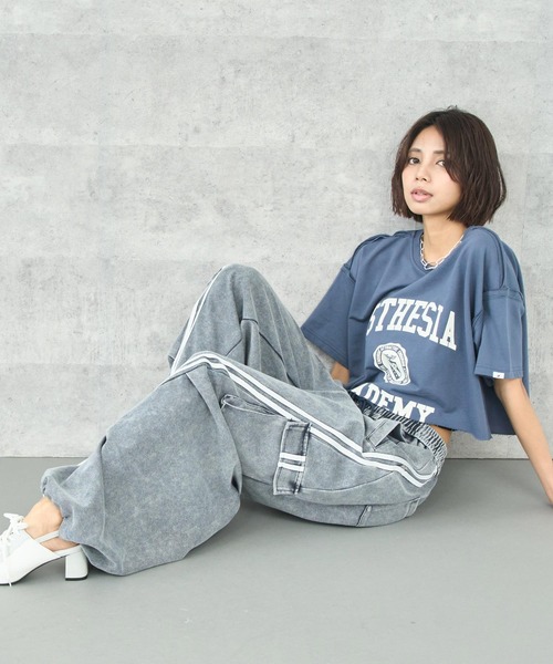 ANAP(アナップ)の「ミニ裏毛カレッジロゴ クロップドTシャツ(Tシャツ/カットソー・レディース・ネイビー/ライトグレー/イエロー・FREE)」の13枚目の写真