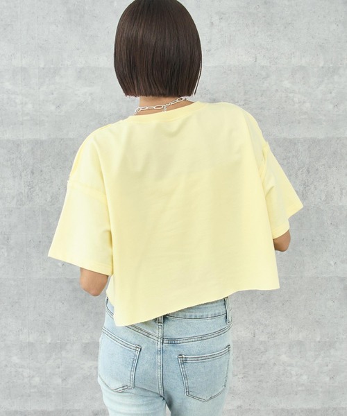 ANAP(アナップ)の「ミニ裏毛カレッジロゴ クロップドTシャツ(Tシャツ/カットソー・レディース・ネイビー/ライトグレー/イエロー・FREE)」の16枚目の写真