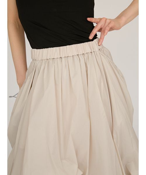 emmi(エミ)の「タックドロストボリュームスカート(スカート・レディース・ホワイト/ライトグレー/ブラック・0/1)」の9枚目の写真