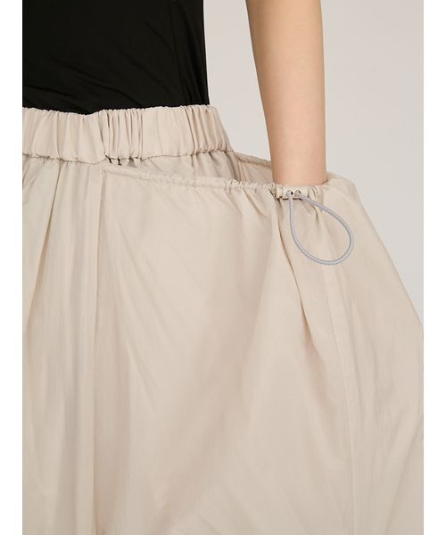 emmi(エミ)の「タックドロストボリュームスカート(スカート・レディース・ホワイト/ライトグレー/ブラック・0/1)」の11枚目の写真