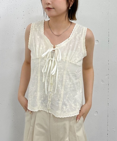archives(アルシーヴ)の「【SETUP対応】コットン刺繍ノースリブラウス(シャツ/ブラウス・レディース・ブラック/オフホワイト/クリーム・MEDIUM)」の1枚目の写真