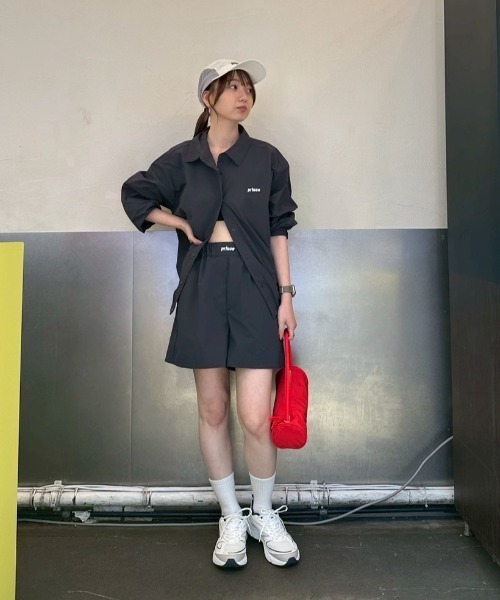 emmi(エミ)の「【ONLINE限定カラー】【prince|emmi】ナイロンハーフパンツ(デニムパンツ・レディース・ブラウン/ネイビー/アイボリー・F)」の3枚目の写真