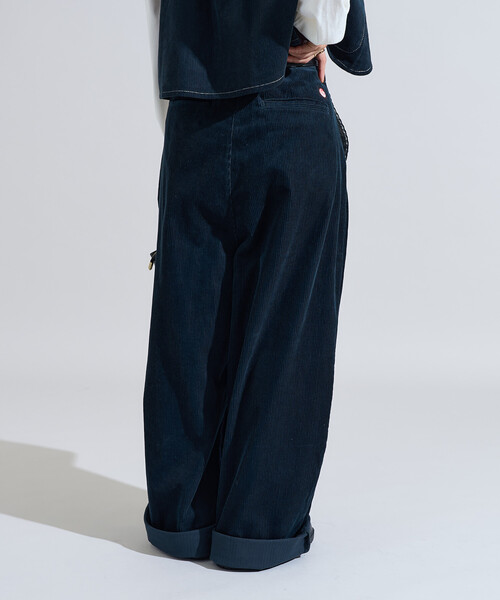 FREAK'S STORE（フリークスストア）の「RED KAP × FREAK'S STORE/レッドキャップ 別注 コーデュロイ サスペンダー付き ビッグ2タックパンツ/コーデュロイワイドパンツ（その他パンツ・レディース・ナチュラル/ネイビー/ブラウン・ﾌﾘ-）」の6枚目の写真