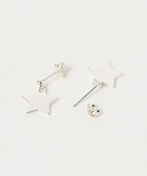 Ray BEAMS(レイビームス)の「シルバー ビッグ スター ピアス(ピアス(両耳用)・レディース・シルバー・ONE SIZE)」の2枚目の写真