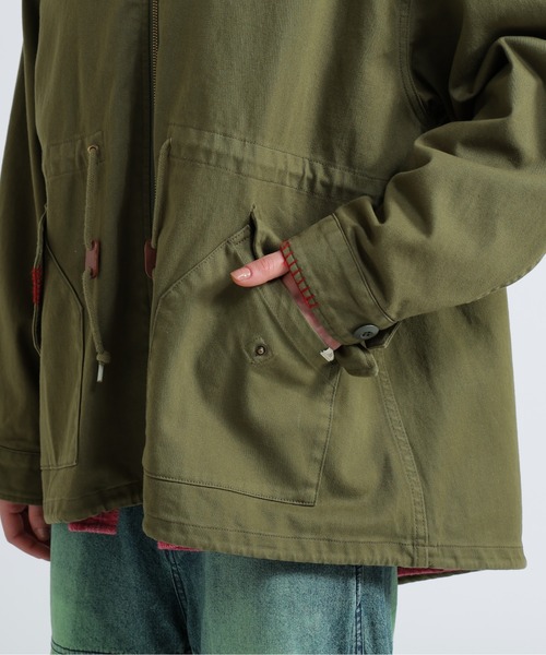 AVIREX（アヴィレックス）の「CUSTOM M-51 FADE WASH JACKET/カスタムM-51フェイドジャケット（ミリタリージャケット・レディース・オリーブ/ブラック/キナリ・F）」の17枚目の写真
