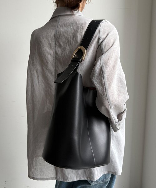DouDou（ドゥドゥ）の「【WEB限定】ビッグバックルバケツショルダー（ショルダーバッグ・レディース・ブラック/ブラウン/ボルドー・FREE）」の5枚目の写真
