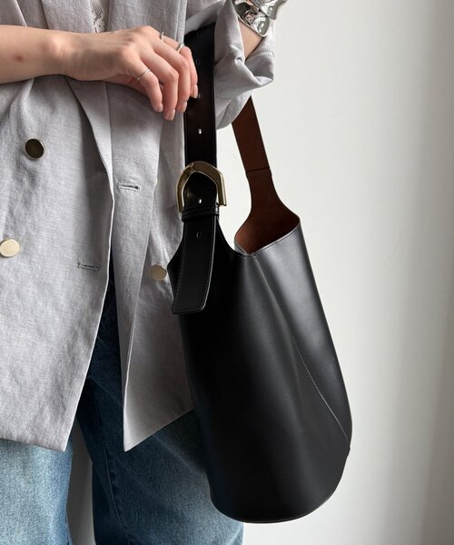 DouDou（ドゥドゥ）の「【WEB限定】ビッグバックルバケツショルダー（ショルダーバッグ・レディース・ブラック/ブラウン/ボルドー・FREE）」の7枚目の写真