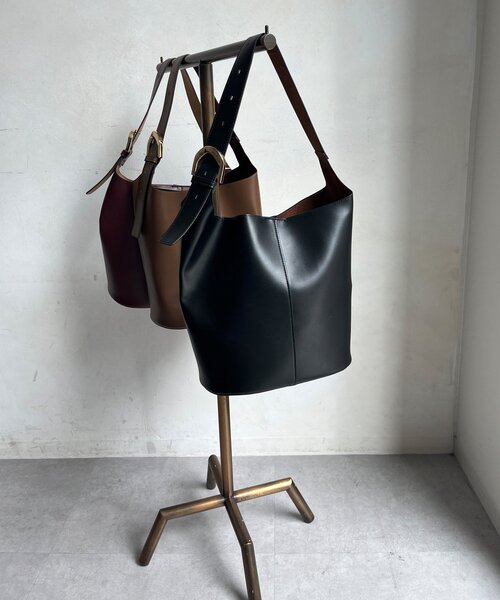 DouDou（ドゥドゥ）の「【WEB限定】ビッグバックルバケツショルダー（ショルダーバッグ・レディース・ブラック/ブラウン/ボルドー・FREE）」の8枚目の写真
