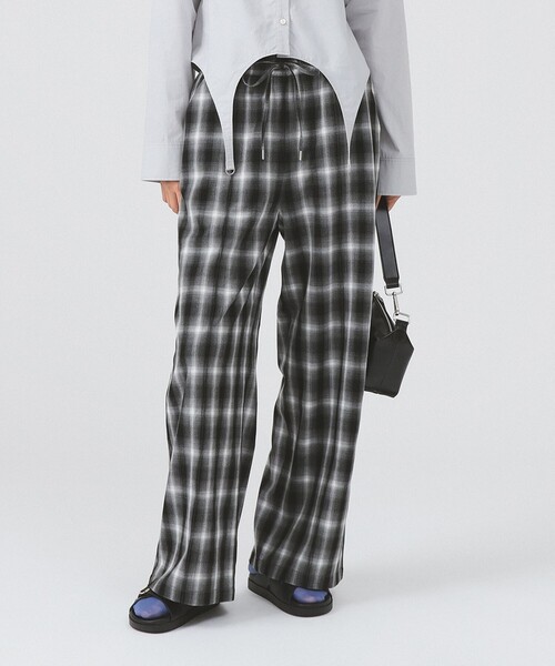 Ray BEAMS(レイビームス)の「オンブレチェック ワイド パンツ(その他パンツ・レディース・ダークブラウン/ブラック・0/1)」の5枚目の写真
