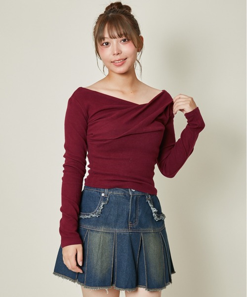 セール】《美鎖骨×抜け感ドレープ》アシメトップス／くびれ見せ