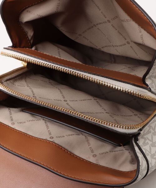 MICHAEL KORS（マイケルコース）の「TRIBECA バックパック スモール - MKシグネチャー（バックパック/リュック・レディース・ホワイト系その他・FREE）」の5枚目の写真