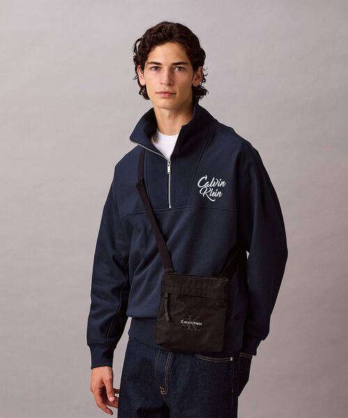 Calvin Klein（カルバン・クライン）の「ボールド ロゴ フラットショルダーパック（ショルダーバッグ・メンズ・ブラック/カーキ・FREE）」の3枚目の写真