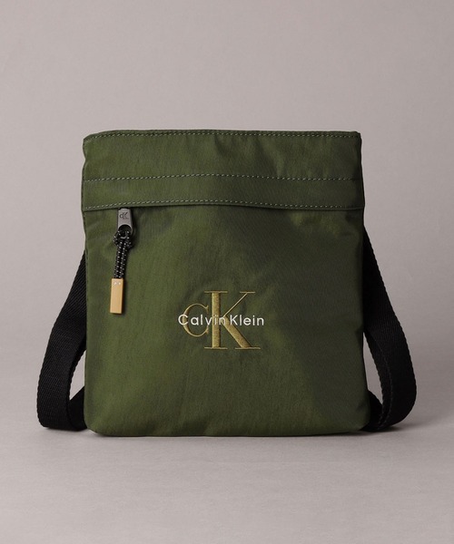 Calvin Klein（カルバン・クライン）の「ボールド ロゴ フラットショルダーパック（ショルダーバッグ・メンズ・ブラック/カーキ・FREE）」の8枚目の写真