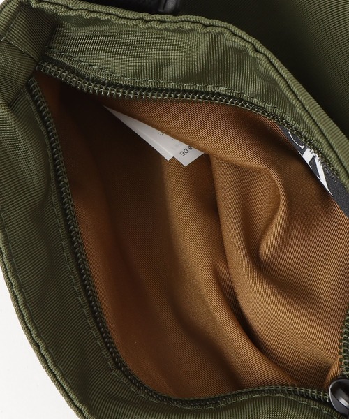 Calvin Klein（カルバン・クライン）の「ボールド ロゴ フラットショルダーパック（ショルダーバッグ・メンズ・ブラック/カーキ・FREE）」の11枚目の写真