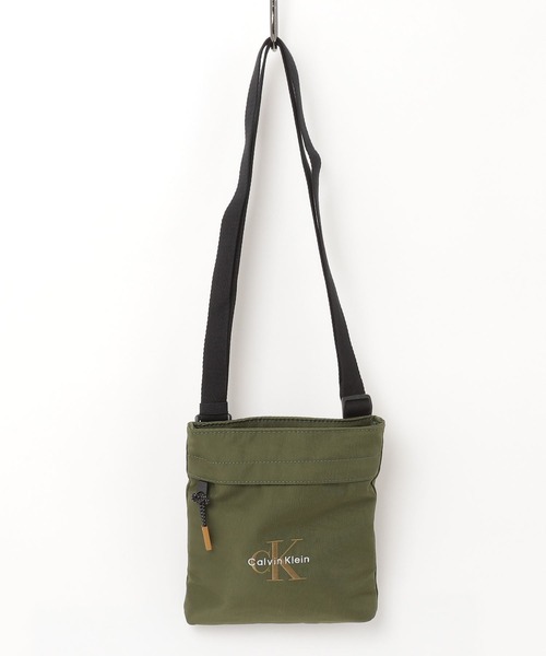 Calvin Klein（カルバン・クライン）の「ボールド ロゴ フラットショルダーパック（ショルダーバッグ・メンズ・ブラック/カーキ・FREE）」の14枚目の写真