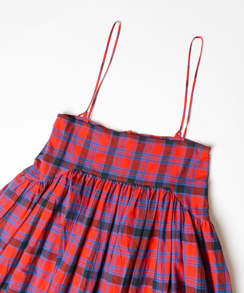 HOLIDAY（ホリデイ）の「CHECK VOLUME STRAP DRESS チェックボリュームストラップドレス（ワンピース・レディース・レッド・ONE SIZE）」の3枚目の写真