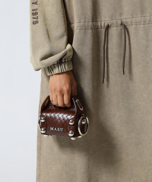 MASU（エムエーエスユー）の「MASU/エムエーエスユー/LEATHER CAKE BAG PETIT/M25F9OJ007（トートバッグ・メンズ・ブラック/シルバー/ゴールド/ブラウン・F）」の20枚目の写真