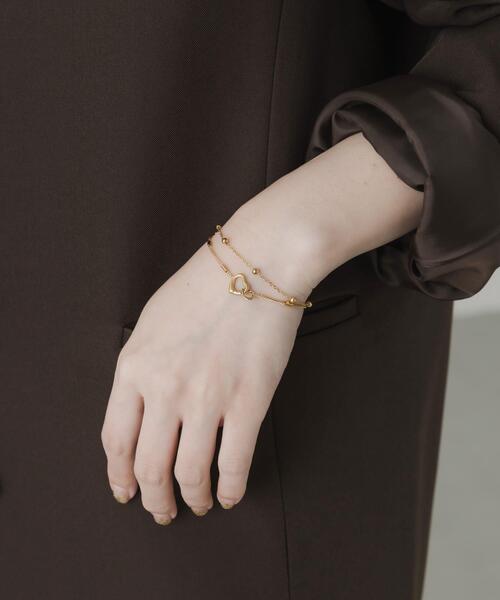 SMELLY（スメリー）の「ステンレスハートダブルチェーンブレスレット（ブレスレット・レディース・ゴールド・-）」の2枚目の写真