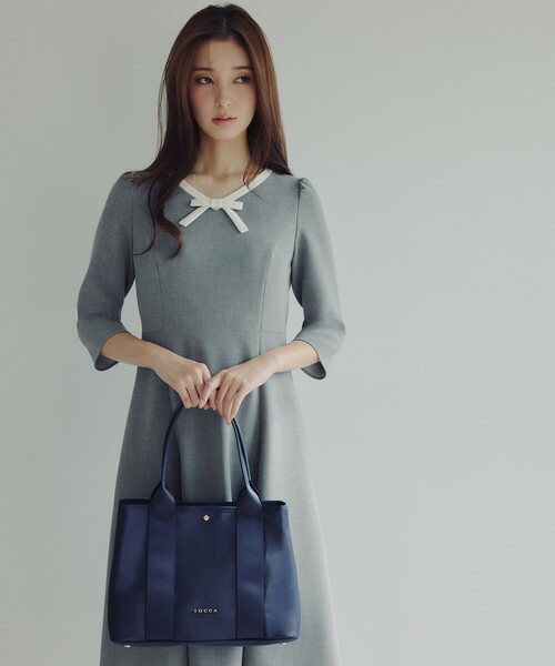 TOCCA(トッカ)の「IRENE 2WAY NYLONBAG ナイロンバッグ(トートバッグ・レディース・ブラック系/ネイビー系/ベージュ系・F)」の4枚目の写真