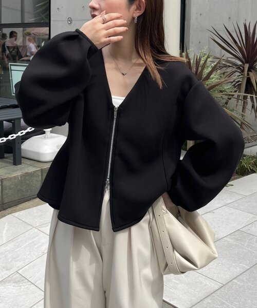 CAPRICIEUX LE'MAGE（カプリシューレマージュ）の「ペプラムジップ