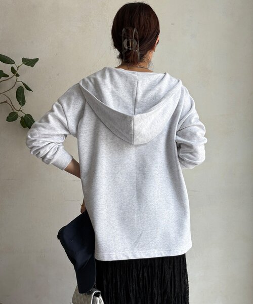 DouDou(ドゥドゥ)の「【WEB限定】グリッターロゴフーディー(Tシャツ/カットソー・レディース・チャコールグレー/ブルー/ライトグレー・FREE)」の12枚目の写真