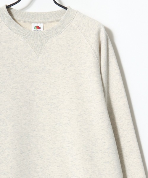 FRUIT OF THE LOOM（フルーツオブザルーム）の「FRUIT OF THE LOOM/フルーツオブザルーム BASIC SWEAT SHIRT/オーバーサイズ 裏毛 無地 ロゴワッペン ワンポイント刺繍 クルーネック スウェット トレーナー/レディース メンズ（スウェット・レディース・ネイビー/グレー/ブラック/アイボリー・M/L/XL）」の9枚目の写真