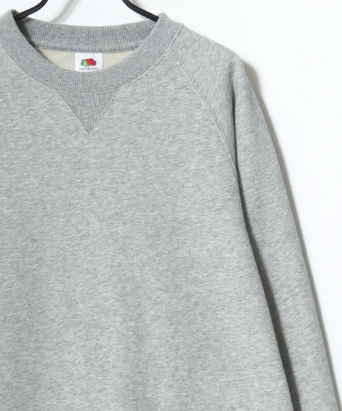 FRUIT OF THE LOOM（フルーツオブザルーム）の「FRUIT OF THE LOOM/フルーツオブザルーム BASIC SWEAT SHIRT/オーバーサイズ 裏毛 無地 ロゴワッペン ワンポイント刺繍 クルーネック スウェット トレーナー/レディース メンズ（スウェット・レディース・ネイビー/グレー/ブラック/アイボリー・M/L/XL）」の11枚目の写真