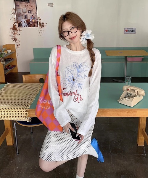 shopnikoniko(ショップニコニコ)の「フラワープリント シアーオーバートップス(Tシャツ/カットソー・レディース・ホワイト・フリー)」の13枚目の写真