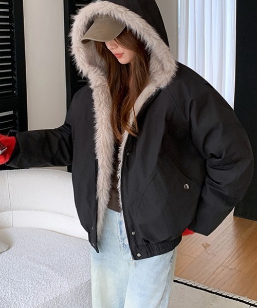 emi+(エミプラス)の「フード付きファードッキングブルゾン(ブルゾン・レディース・ベージュ/ブラック・FREE)」の2枚目の写真