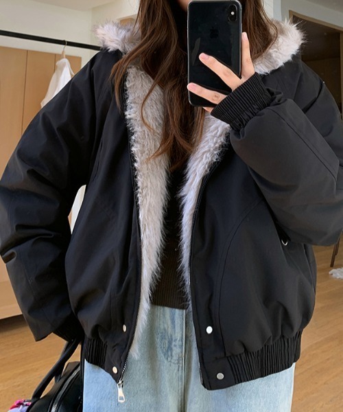 emi+(エミプラス)の「フード付きファードッキングブルゾン(ブルゾン・レディース・ベージュ/ブラック・FREE)」の11枚目の写真