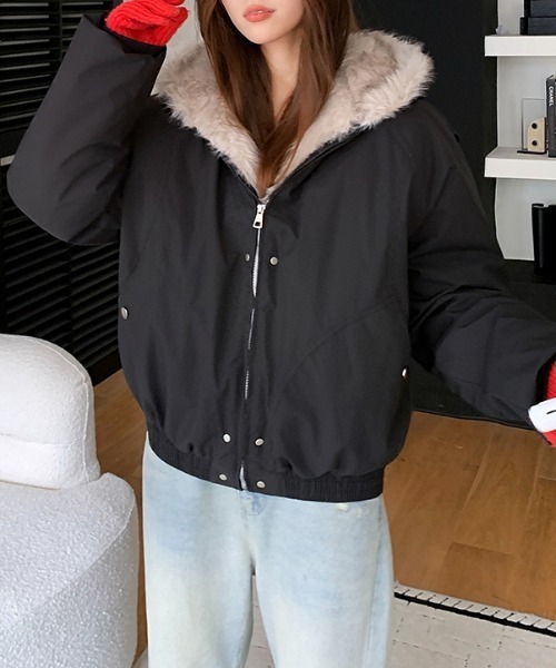 emi+(エミプラス)の「フード付きファードッキングブルゾン(ブルゾン・レディース・ベージュ/ブラック・FREE)」の12枚目の写真