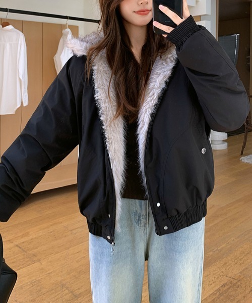 emi+(エミプラス)の「フード付きファードッキングブルゾン(ブルゾン・レディース・ベージュ/ブラック・FREE)」の13枚目の写真