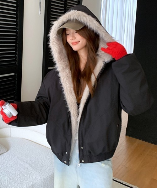 emi+(エミプラス)の「フード付きファードッキングブルゾン(ブルゾン・レディース・ベージュ/ブラック・FREE)」の16枚目の写真