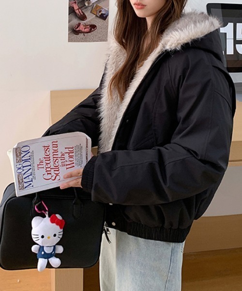 emi+(エミプラス)の「フード付きファードッキングブルゾン(ブルゾン・レディース・ベージュ/ブラック・FREE)」の17枚目の写真