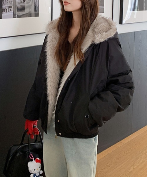 emi+(エミプラス)の「フード付きファードッキングブルゾン(ブルゾン・レディース・ベージュ/ブラック・FREE)」の19枚目の写真