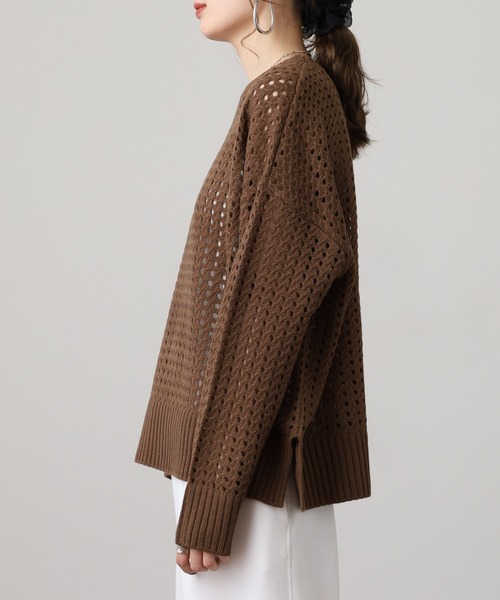 OMNES（オムネス）の「アクリルウール針抜き編み シアー ビッグシルエット ニットプルオーバー（ニット/セーター・レディース・モカ/アイボリー・FREE）」の13枚目の写真