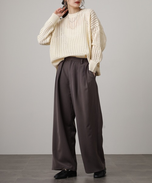 OMNES（オムネス）の「アクリルウール針抜き編み シアー ビッグシルエット ニットプルオーバー（ニット/セーター・レディース・モカ/アイボリー・FREE）」の5枚目の写真