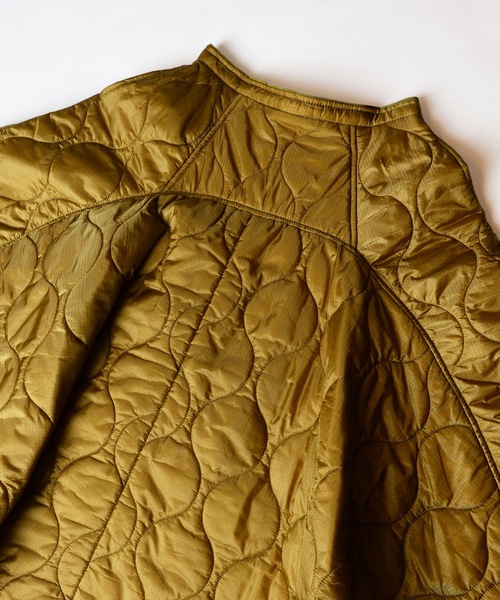 HOLIDAY（ホリデイ）の「MILITARY QUILTING VOLUME FLARE SKIRT ミリタリーキルティングボリュームフレアスカート（スカート・レディース・ネイビー/カーキ・1/0）」の4枚目の写真
