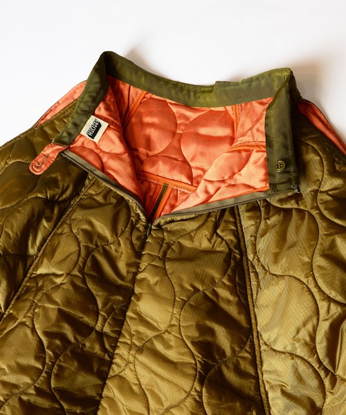 HOLIDAY（ホリデイ）の「MILITARY QUILTING VOLUME FLARE SKIRT ミリタリーキルティングボリュームフレアスカート（スカート・レディース・ネイビー/カーキ・1/0）」の6枚目の写真