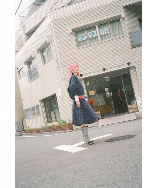 HOLIDAY（ホリデイ）の「MILITARY QUILTING VOLUME FLARE SKIRT ミリタリーキルティングボリュームフレアスカート（スカート・レディース・ネイビー/カーキ・1/0）」の8枚目の写真