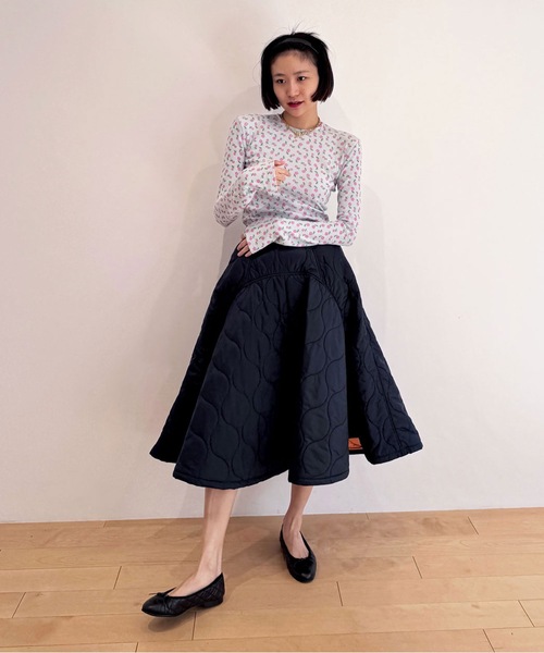 HOLIDAY（ホリデイ）の「MILITARY QUILTING VOLUME FLARE SKIRT ミリタリーキルティングボリュームフレアスカート（スカート・レディース・ネイビー/カーキ・1/0）」の9枚目の写真