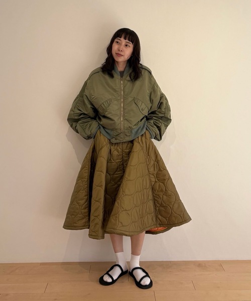 HOLIDAY（ホリデイ）の「MILITARY QUILTING VOLUME FLARE SKIRT ミリタリーキルティングボリュームフレアスカート（スカート・レディース・ネイビー/カーキ・1/0）」の13枚目の写真