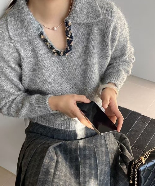 Diosfront(ディオスフロント)の「襟付きキーネックニットプルオーバー(ニット/セーター・レディース・パープル/グレー/レッド・FREE)」の2枚目の写真